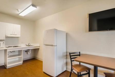 HomeTowne Studios by Red Roof Denver - Airport/Aurora - 22