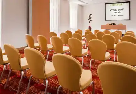 Courtyard by Marriott Budapest City Center - 15