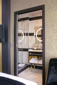 Niepce Paris, Curio Collection By Hilton - 27