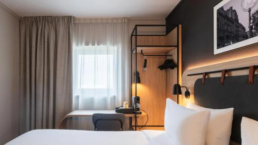 Campanile Roissy - 77