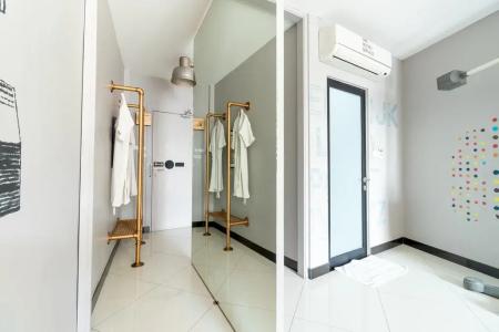 Secret Service Bed and Breakfast - 7