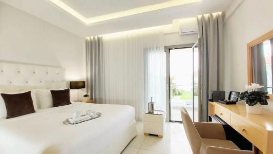 Akrogiali Exclusive (Adults Only) - 100