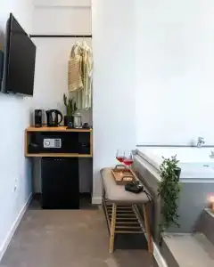Melo Athens - 58