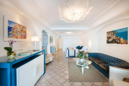 Eden Roc Suites - 324