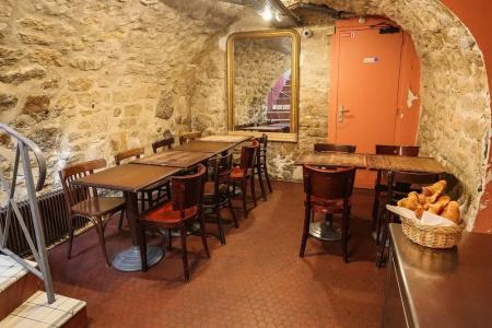 Young and Happy Latin Quarter by Hiphophostels - 30