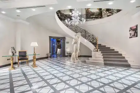 Royal Carlton - 3