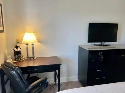 Days Inn & Suites by Wyndham - 46