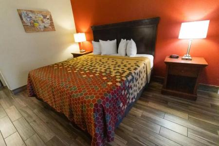 Econo Inn & Suites - 35