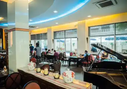 Atrium Boutique - 27