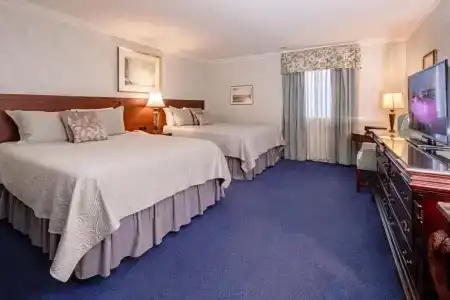Red Coach Inn - 43
