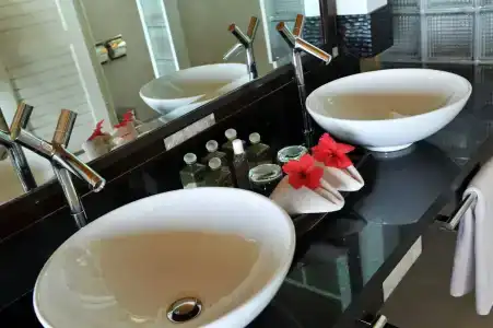Komandoo Island Resort & Spa - 9