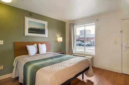 HomeTowne Studios by Red Roof Denver - Glendale/ Cherry Creek - 19