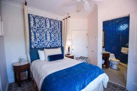 Triada, Autograph Collection - 53