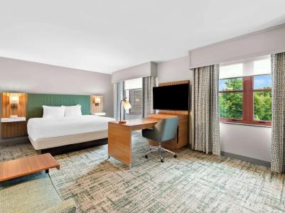 Hampton Inn & Suites - 96