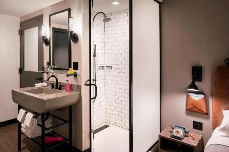 Moxy Chicago Downtown - 52