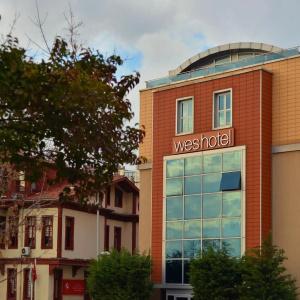 Wes - 33