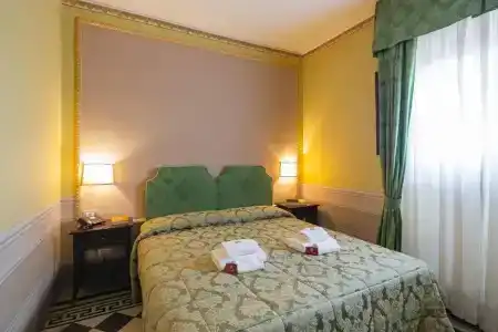 I Portici Boutique - 1