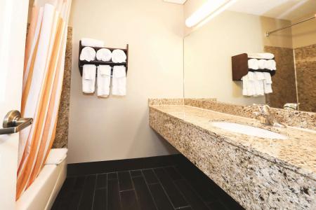 La Quinta Inn by Wyndham near Cedar Point - 7