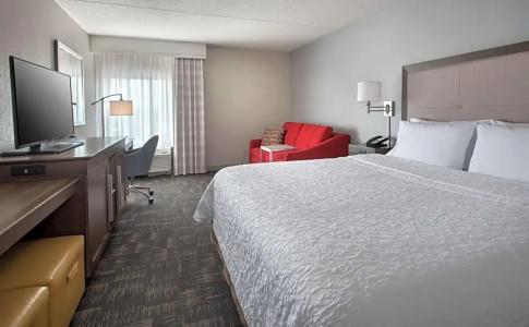 Hampton Inn Boston Logan Airport - 55