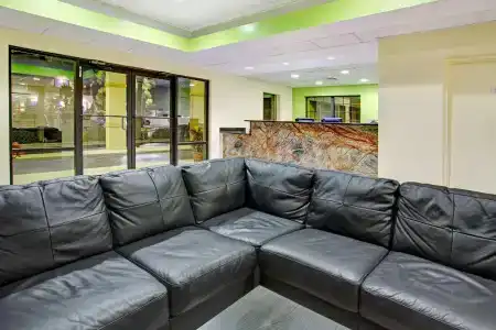 Ocean Breeze Inn - 1