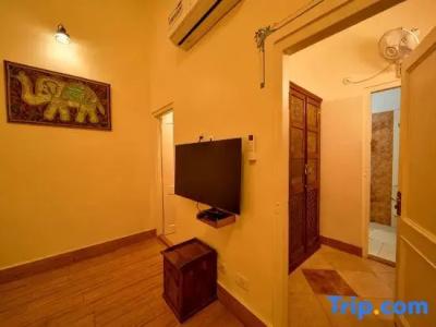 Arya Niwas - 119