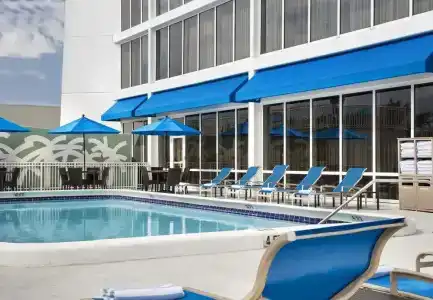 Courtyard by Marriott Fort Lauderdale Beach - 17