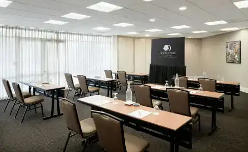 Doubletree by Hilton Los Angeles Downtown - 12