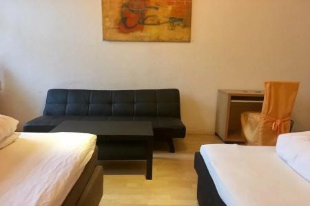 Guesthouse21 Gay - 1
