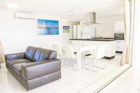 Cairns Aquarius - 136