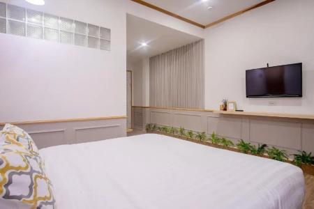Isara Boutique And Cafe - 74