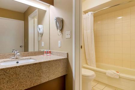 Econo Inn & Suites - - 10