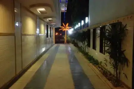 Golden Metro - 0