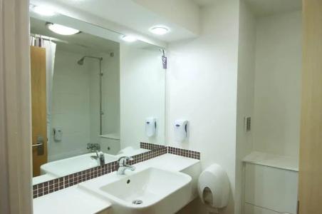 Premier Inn Newcastle - Holystone - 8