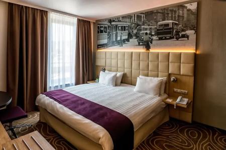Holiday Inn - 77