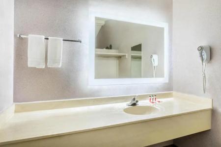 Howard Johnson by Wyndham Phoenix Airport/Downtown Area - 32