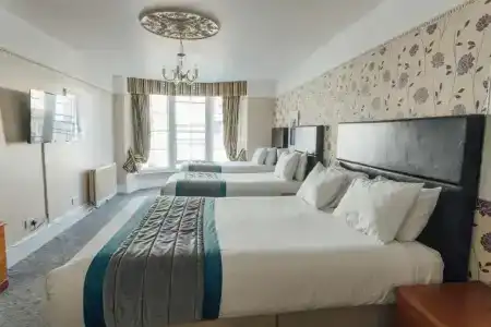 Queens & Spa - 74