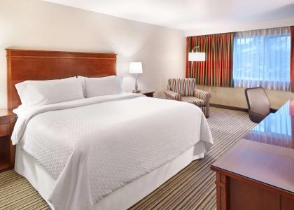 Four Points by Sheraton & Conference Center - 6