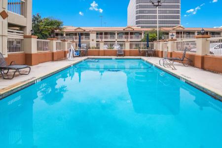 Quality Inn & Suites Dallas-Cityplace - 14