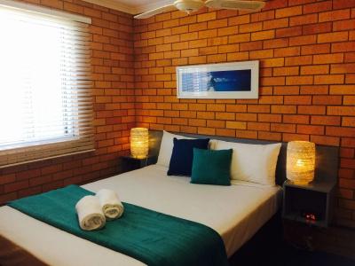 Bosuns Inn - 5
