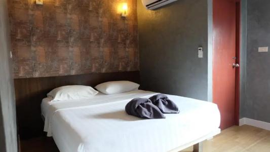 18 Coins Cafe & Hostel - 77