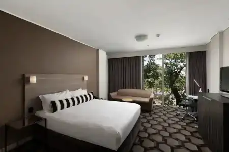 Rydges - 33