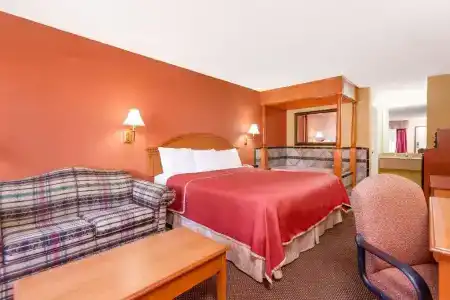 La Quinta by Wyndham-Hamilton Place - 1