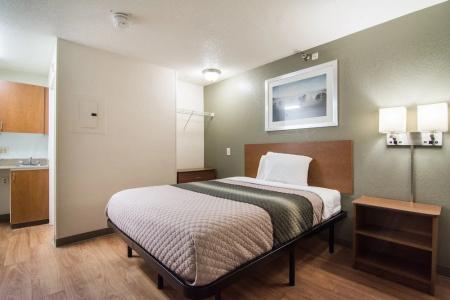 HomeTowne Studios by Red Roof Raleigh – - 18