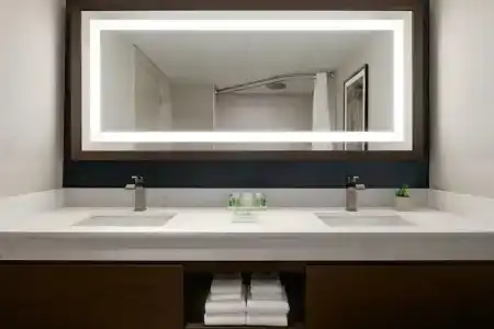 Holiday Inn & Suites, An Ihg - 120