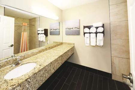 La Quinta Inn by Wyndham near Cedar Point - 42