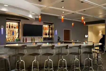 DoubleTree by Hilton Airport - 23