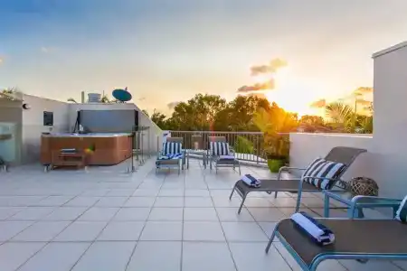 Noosa Tropicana - 100