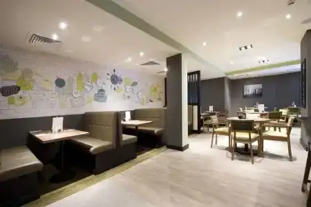 Premier Inn Tottenham Hale - 13