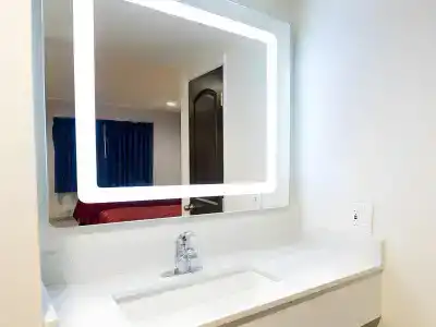 Hollywood Inn Express Lax - 23
