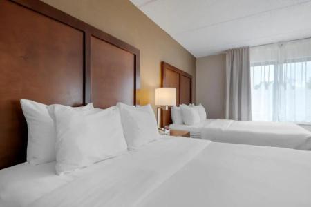 Comfort Inn The Pointe - 52